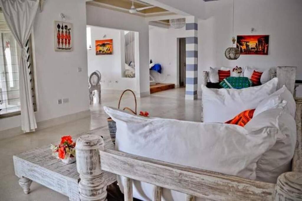 White Villa - Paparemo Beach Watamu Eksteriør bilde